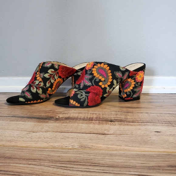 Floral paisley embroidered slip on mules - Picture 9 of 9